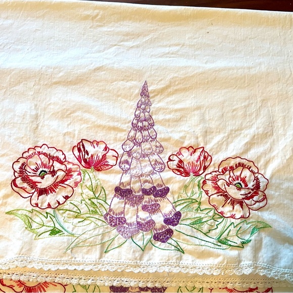 MCM handmade Embroidered POPPIES, FOXGLOVE, Pair Linen Pillowcases Cottage Core - Picture 2 of 10